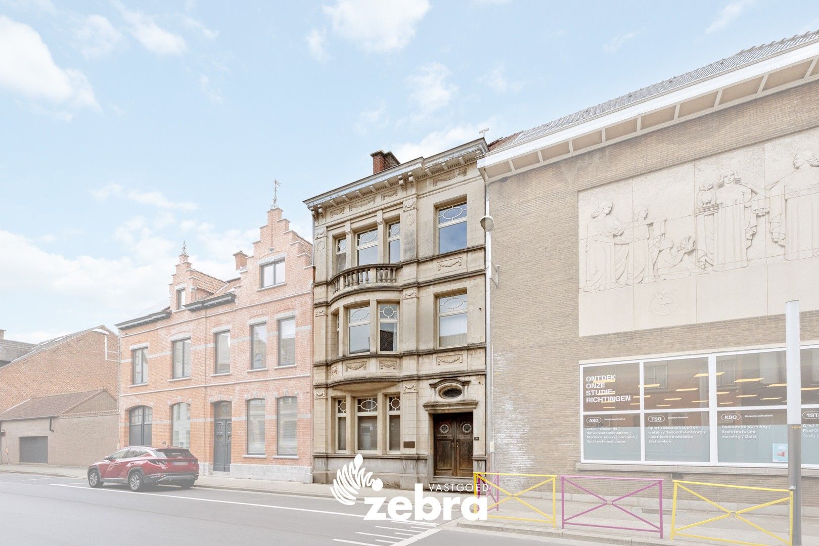 Hoofdfoto van de publicatie: Karaktervolle herenwoning met ruime tuin in hartje Roeselare!