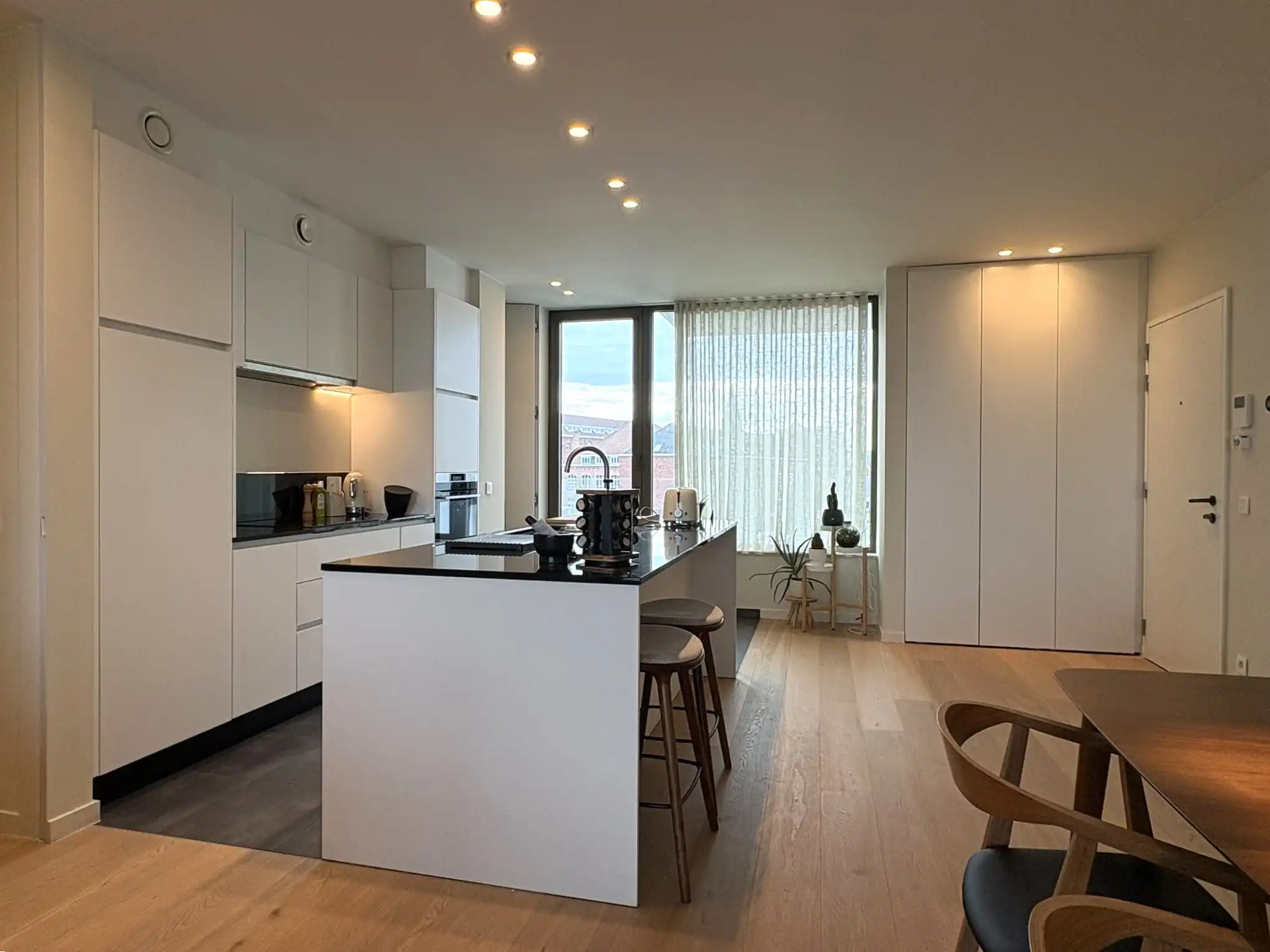 Klassevol appartement met autostaanplaats te huur in Deinze foto 3