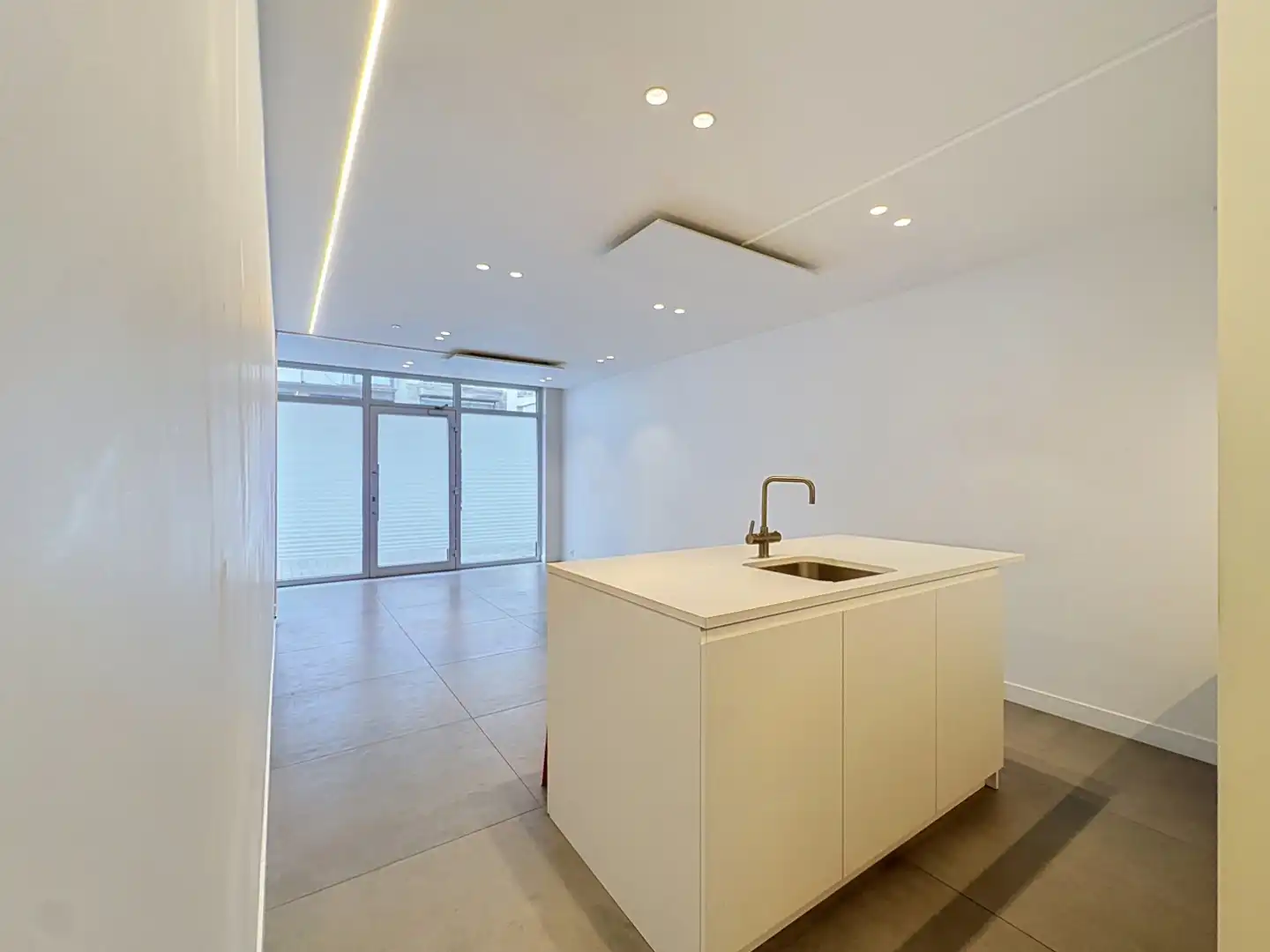 Gelijkvloers appartement op 50m van het strand. foto 4