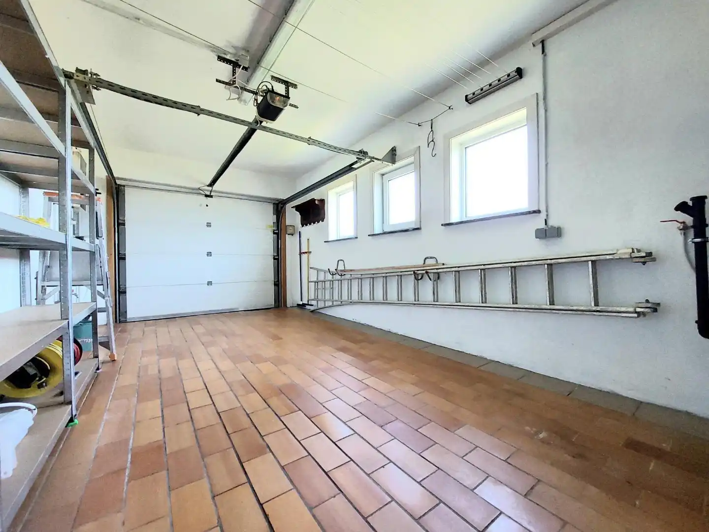 Ruime alleenstaande villa foto 16