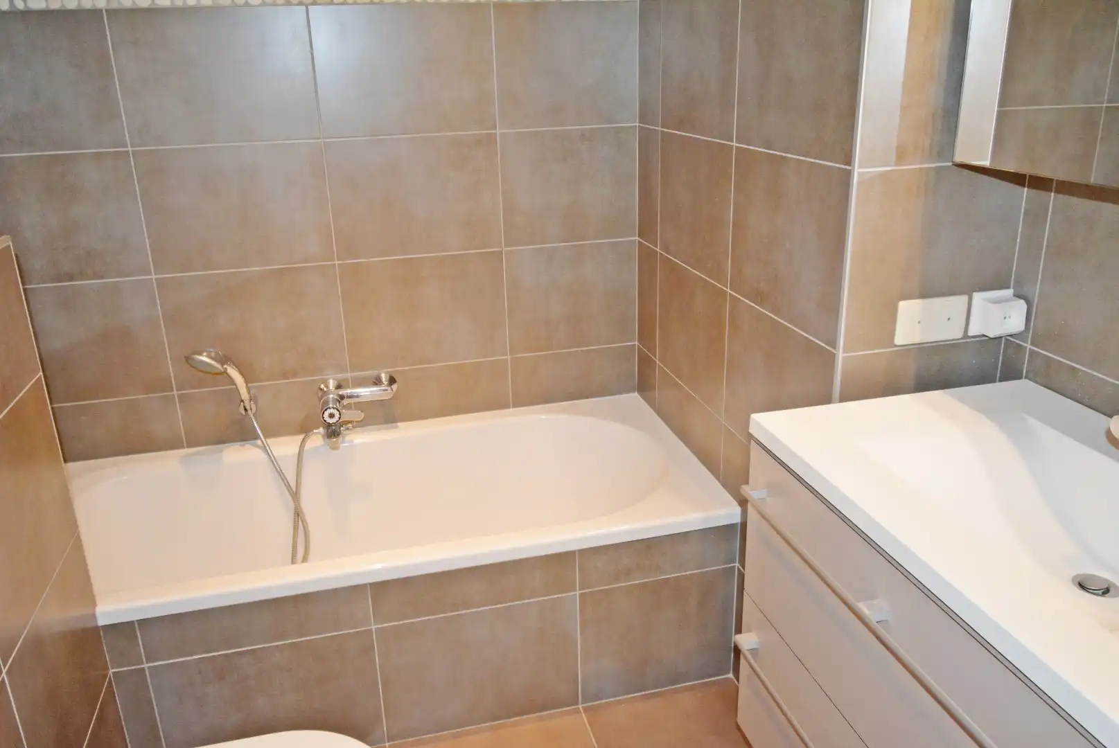 Gerenoveerd, ruim appartement op de Zeedijk Albertstrand foto 15