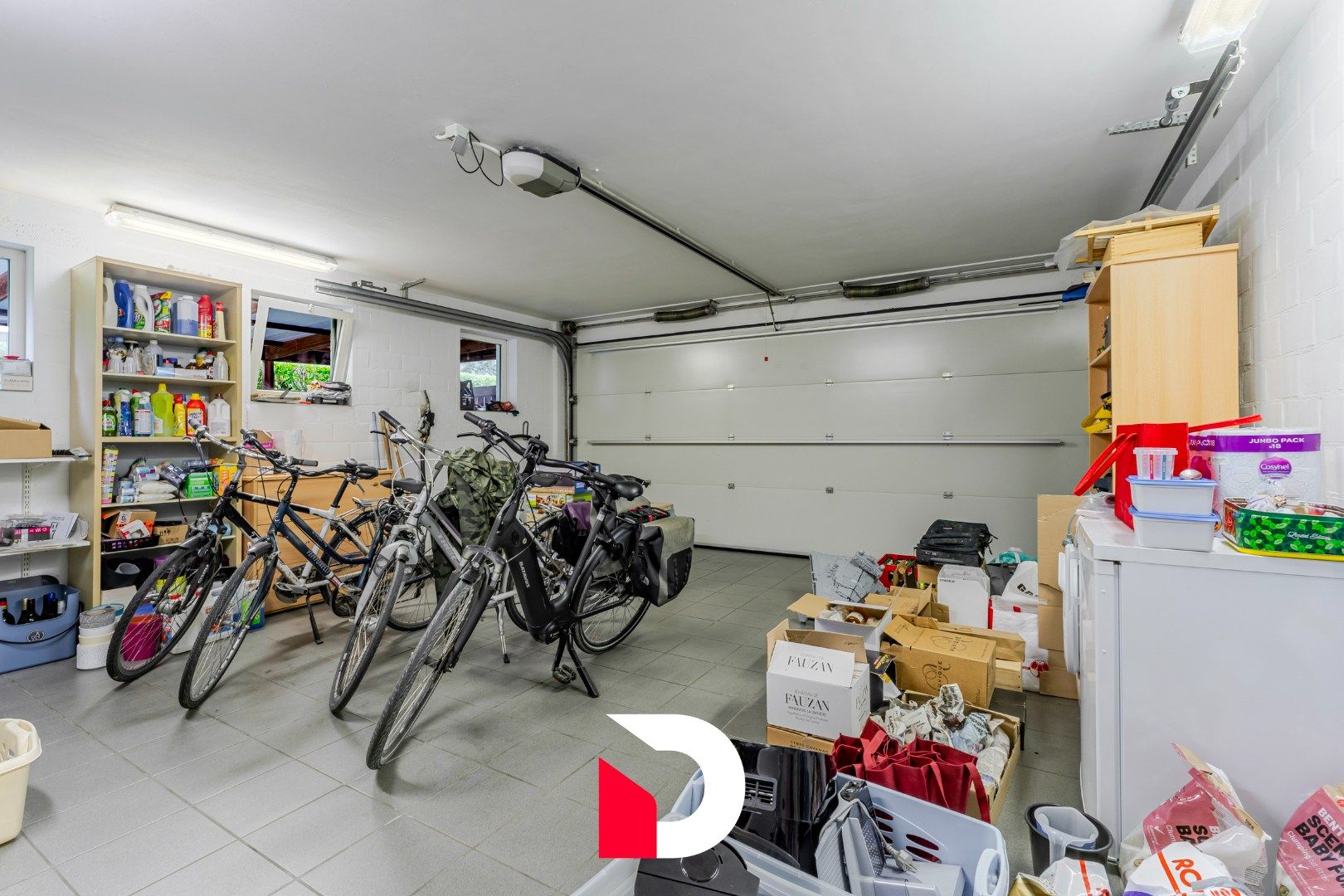 Vrijstaande woning met zwembad op een beheersbaar perceel met 4 slk.'ers  in kindvriendelijke woonwijk. foto 23