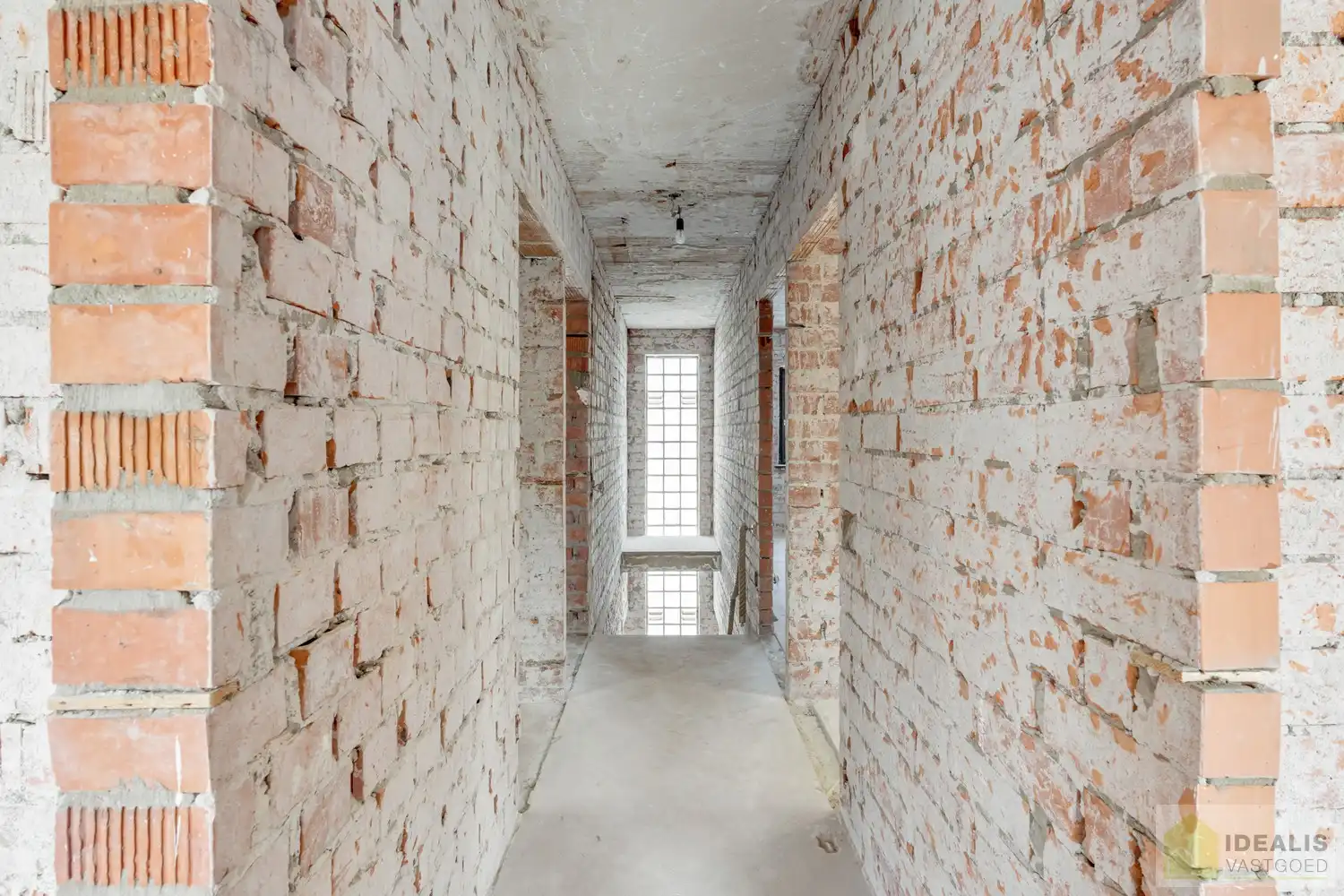 Ruim opgezet, klassevol en naar wens af te werken/ in te richten pand met winkel/kantoorruimte én uiterst ruim appartement met maar liefst 4 slaapkamers foto 16