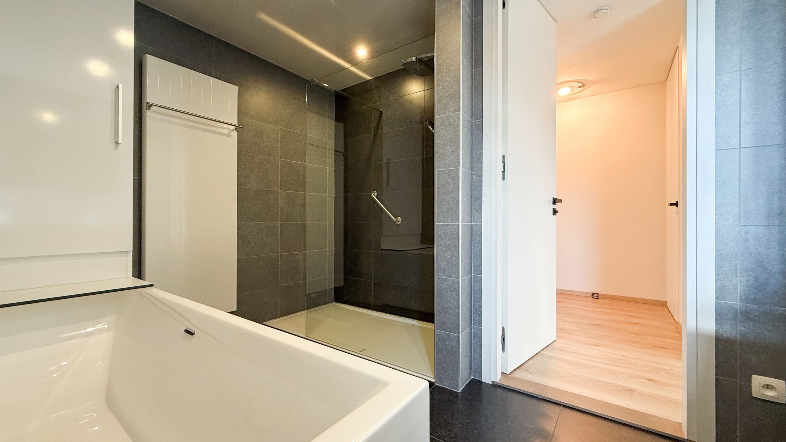 Ruim appartement met 2 slaapkamers en terras,met palletkachel foto 22