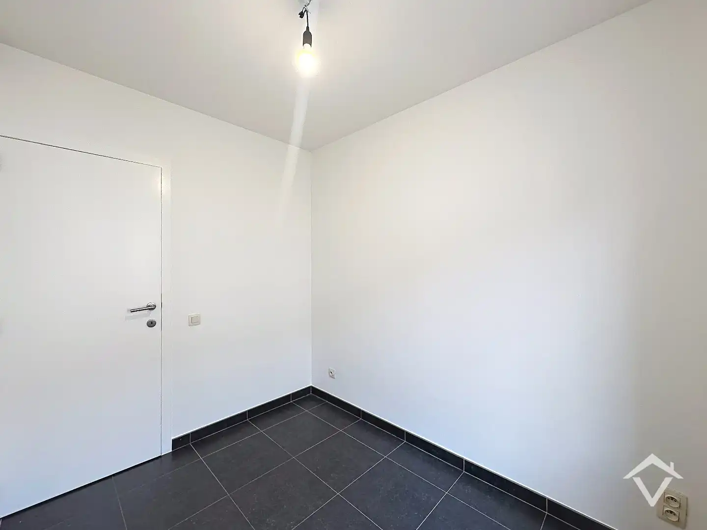 Instapklaar gelijkvloers appartement met staanplaats te Gistel foto 19