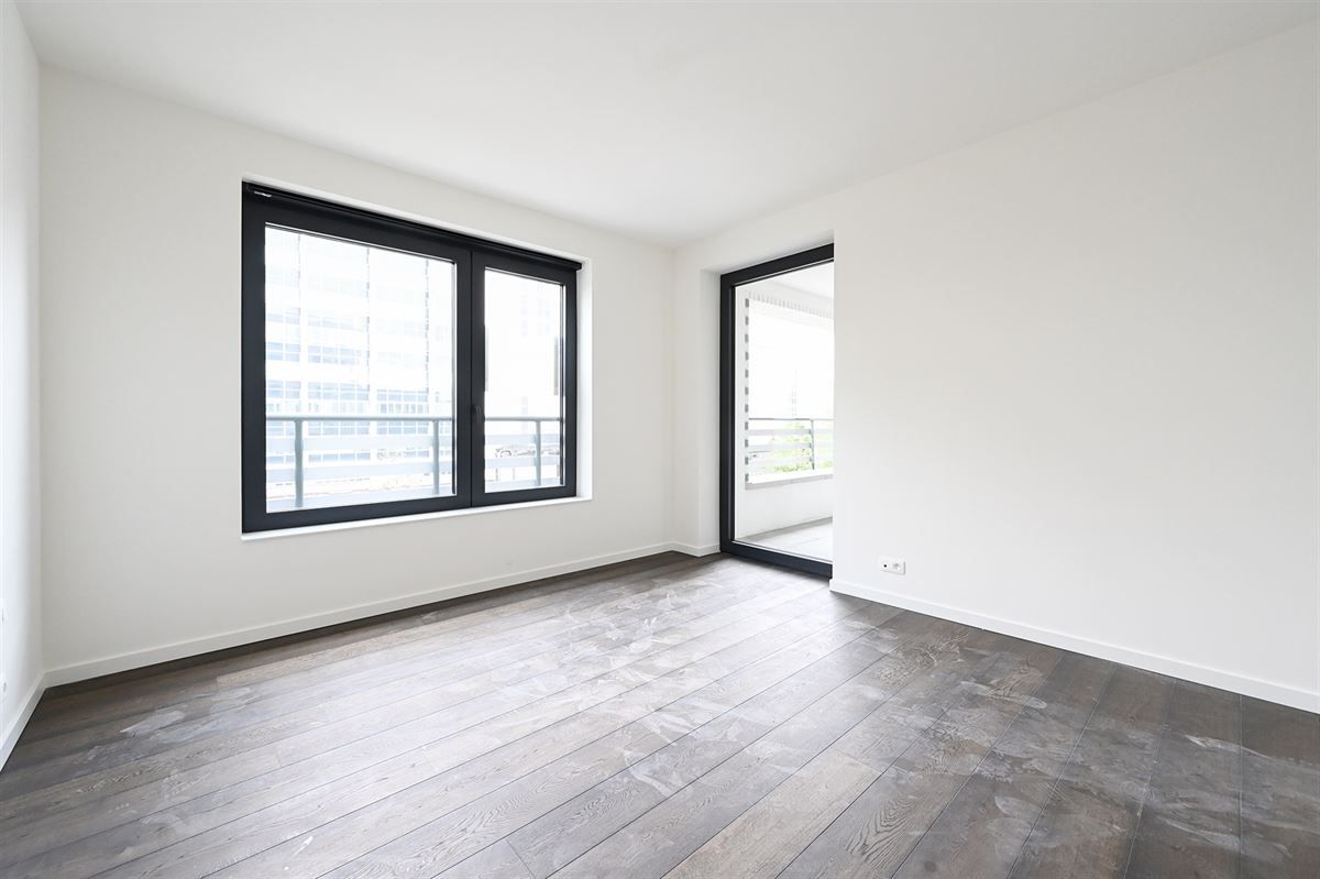 Ruim 1 slaapkamerappartement met groot terras in project Zilverkwartier te Berchem foto 13