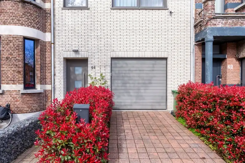 Uiterst ruime woning, veel lichtinval, mooie tuin, instapklaar! foto 2