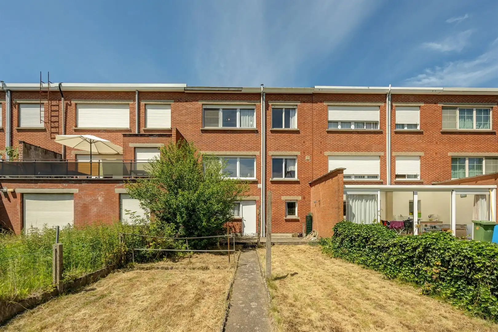 Te renoveren bel-etage met 3 slaapkamers op ca. 179m2 foto 3