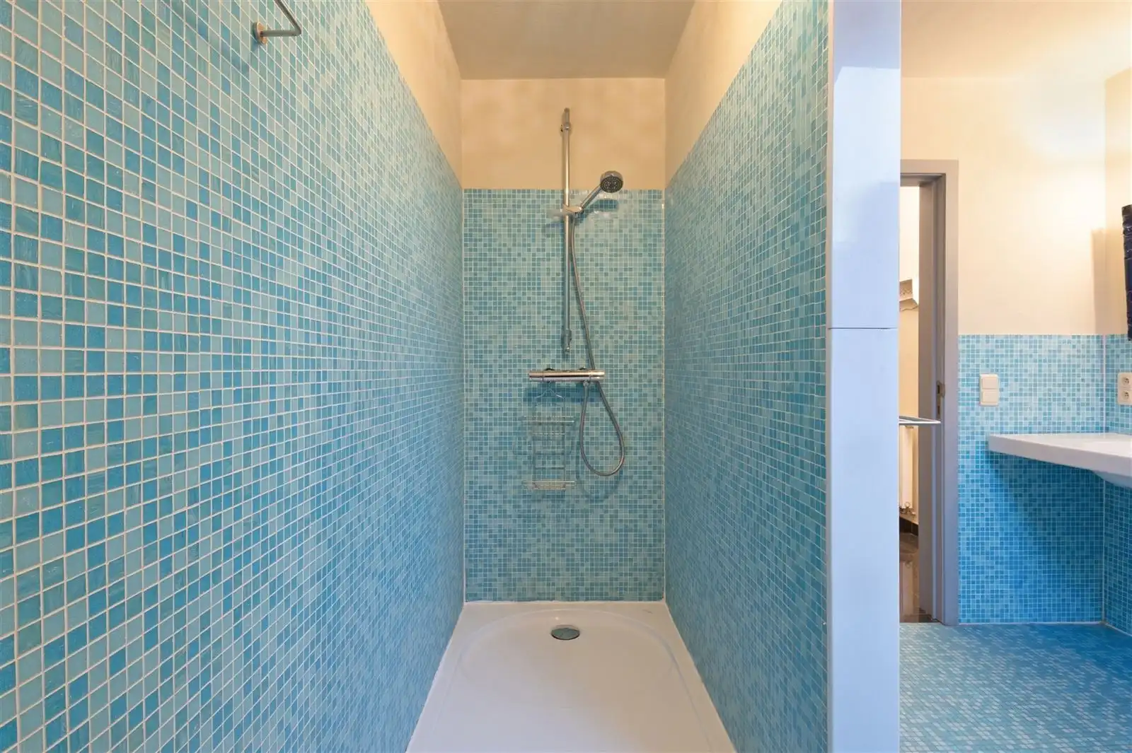 Instapklaar duplexappartement met 3 slaapkamers in Gent! foto 9