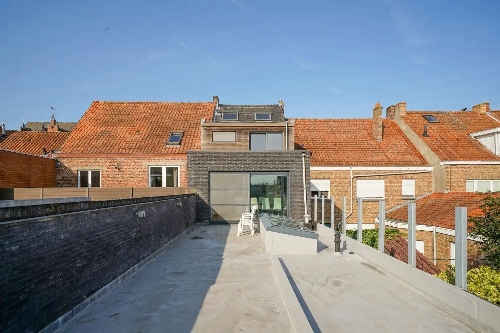 Ruime eengezinswoning in centrum Oudenburg met handelsruimte op gelijkvloers. foto 28