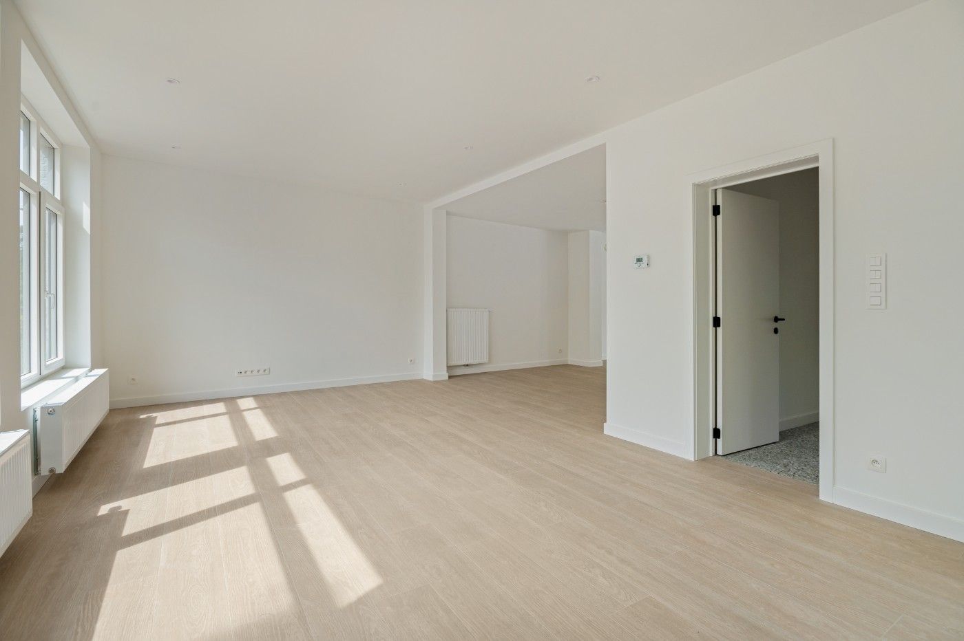 Volledig gerenoveerde, instapklare woning met 3 slpk., tuintje en garage foto 3
