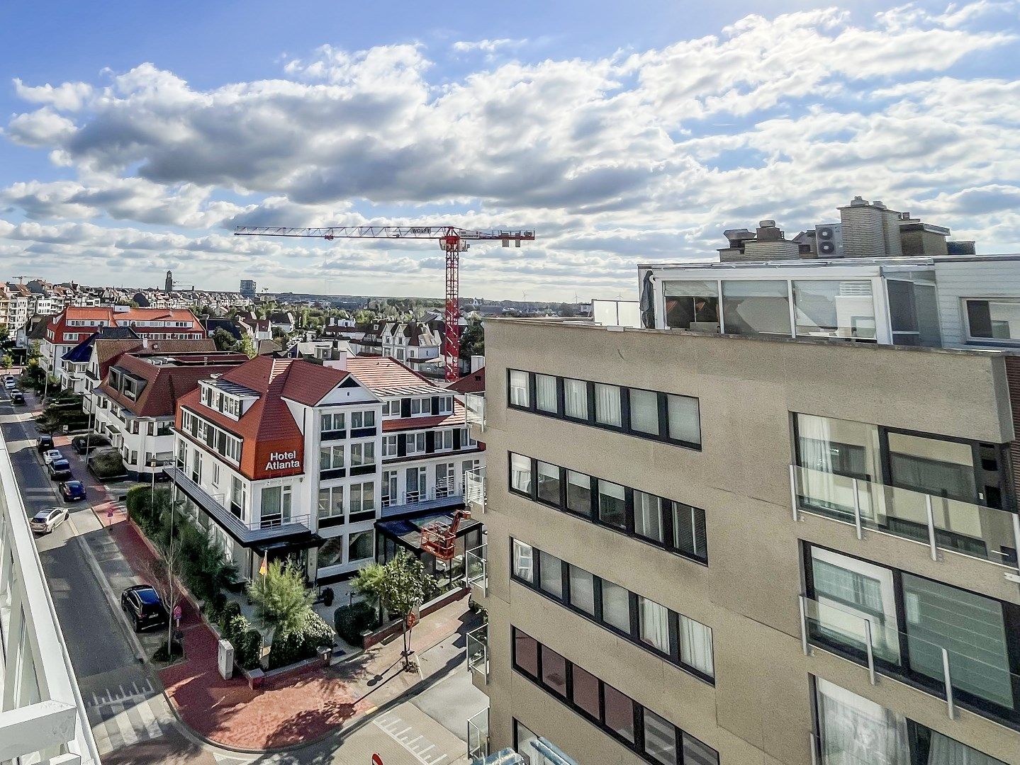 Te renoveren penthouse met zuid-west oriëntatie en zijdelings zeezicht gelegen vlakbij het Rubensplein.  foto 5