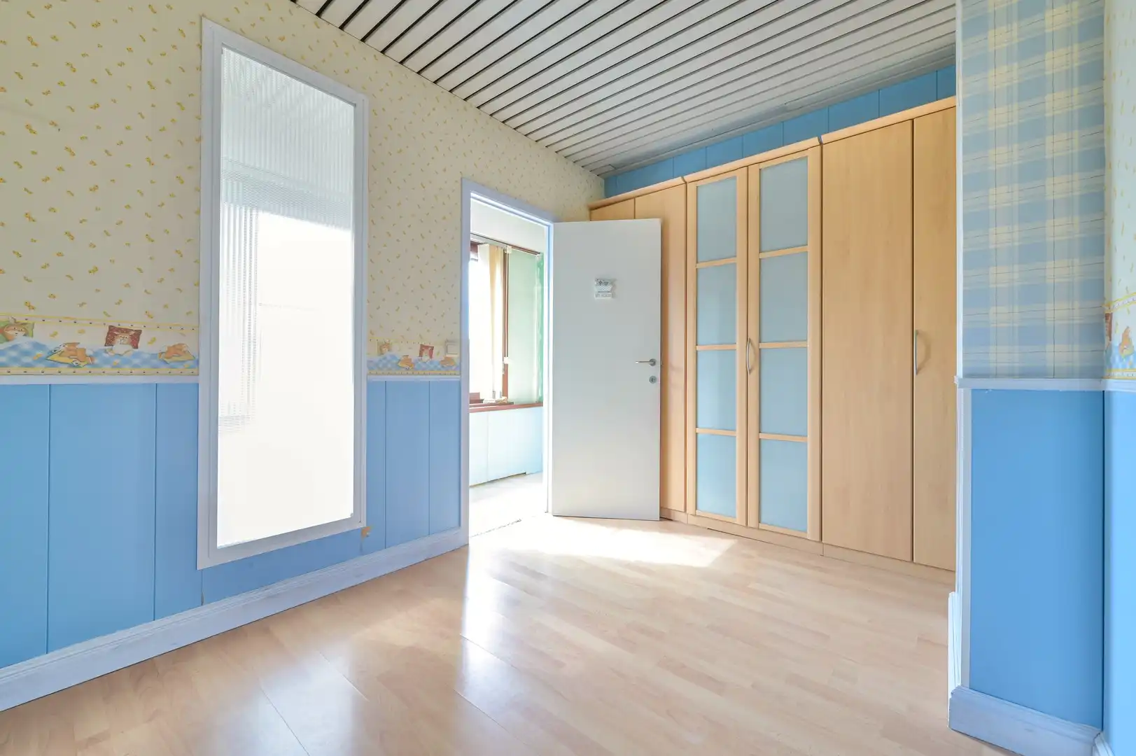 Zeer ruim duplex-appartement aan dorpsplein te Bornem foto 14