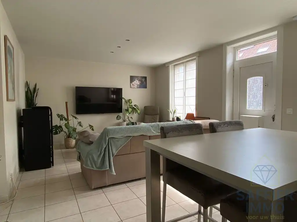 Huis met twee slaapkamers, verschillende staanplaatsen en tuin te huur in Ingelmunster foto 3