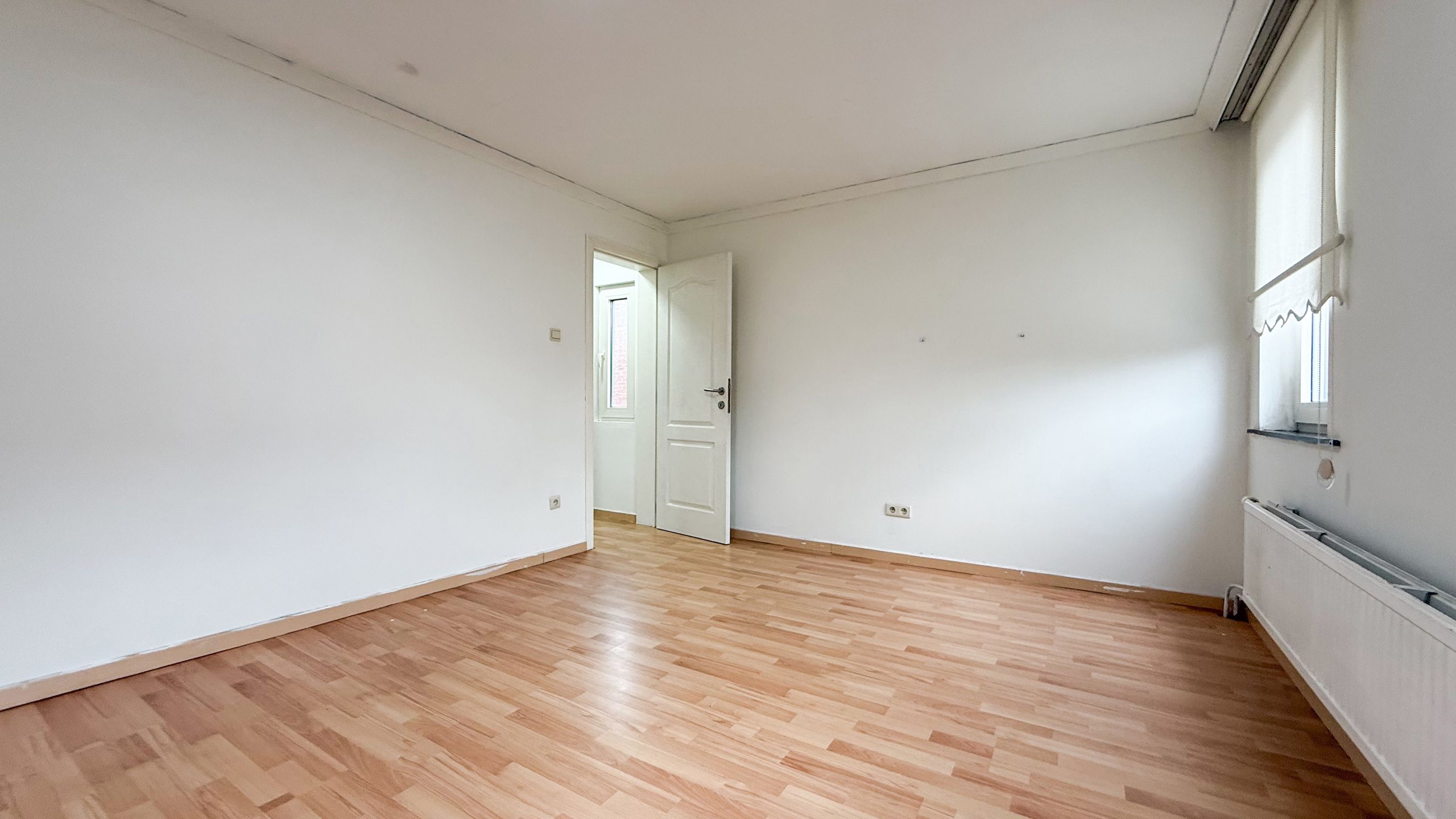 Ruime woning met dubbele garage en ZW gerichte tuin! foto 18
