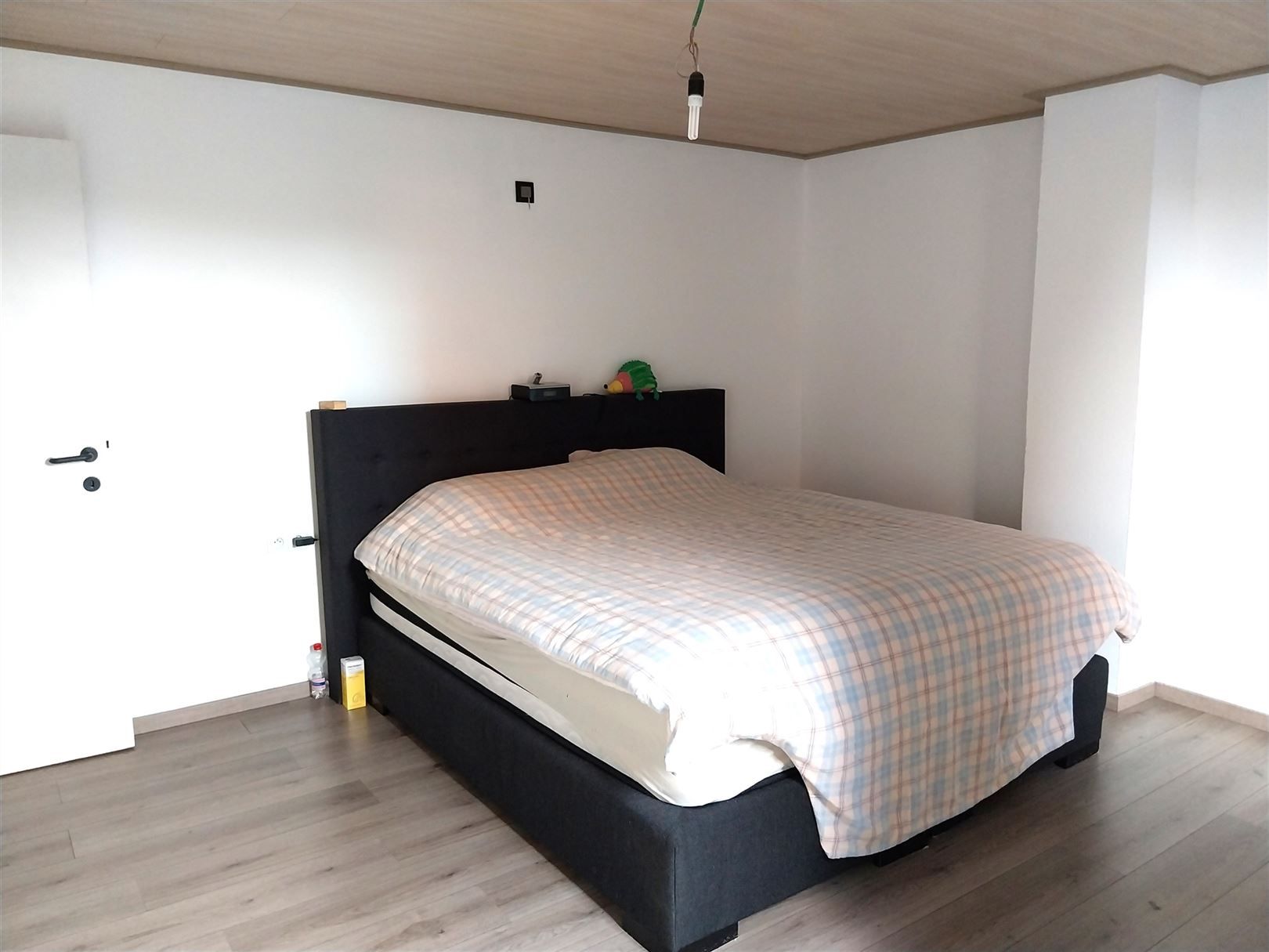 TE HUUR: Woning met 2 slaapkamers en tuintje in Genk! foto 10