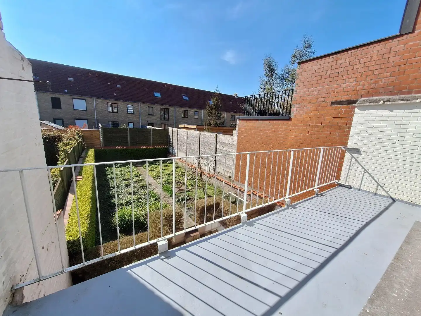 Goed onderhouden gezinswoning met garage en tuin foto 3