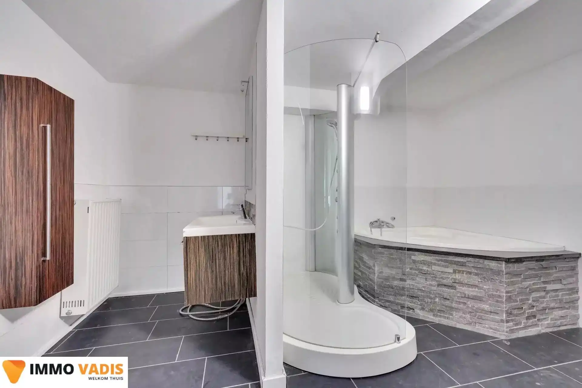 Ruim gelijkvloers appartement met  3 slaapkamers foto 13