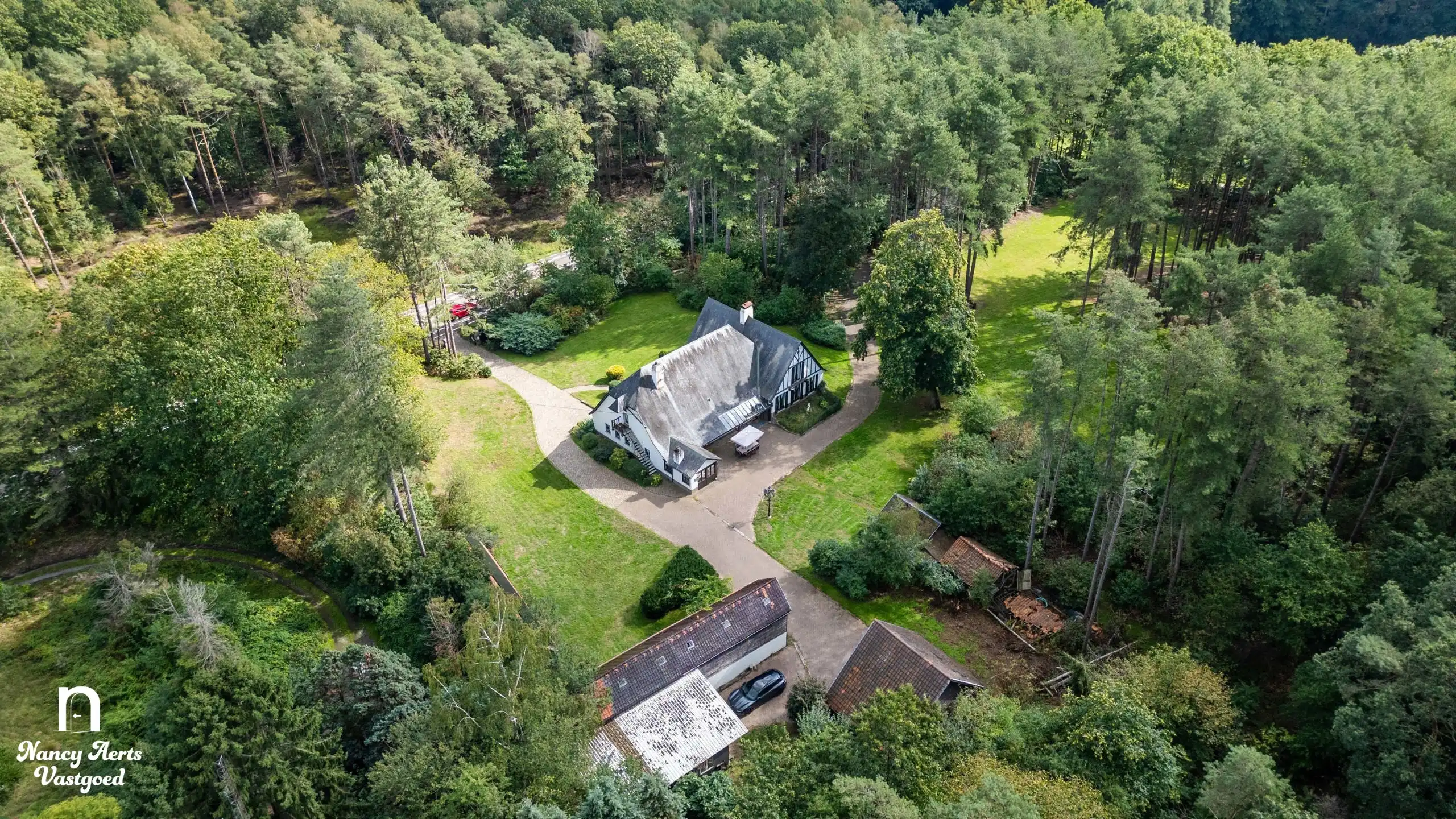 Exclusief landgoed op 1,28 ha met villa en paardenstallen foto 36