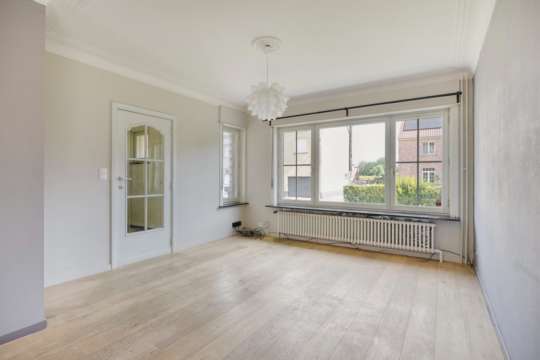 Karaktervolle woning met terras en grote tuin. foto 10