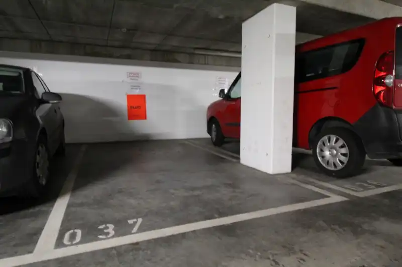 Parkeerplaats in centrum Roeselare-De Munt foto {{pictureIndex}}