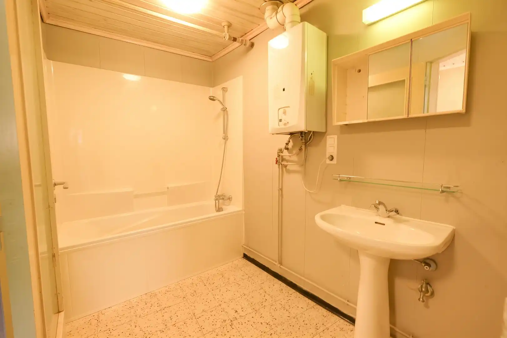 Te renoveren hoekwoning met tal van mogelijkheden op interessante ligging in Ledeberg! foto 6