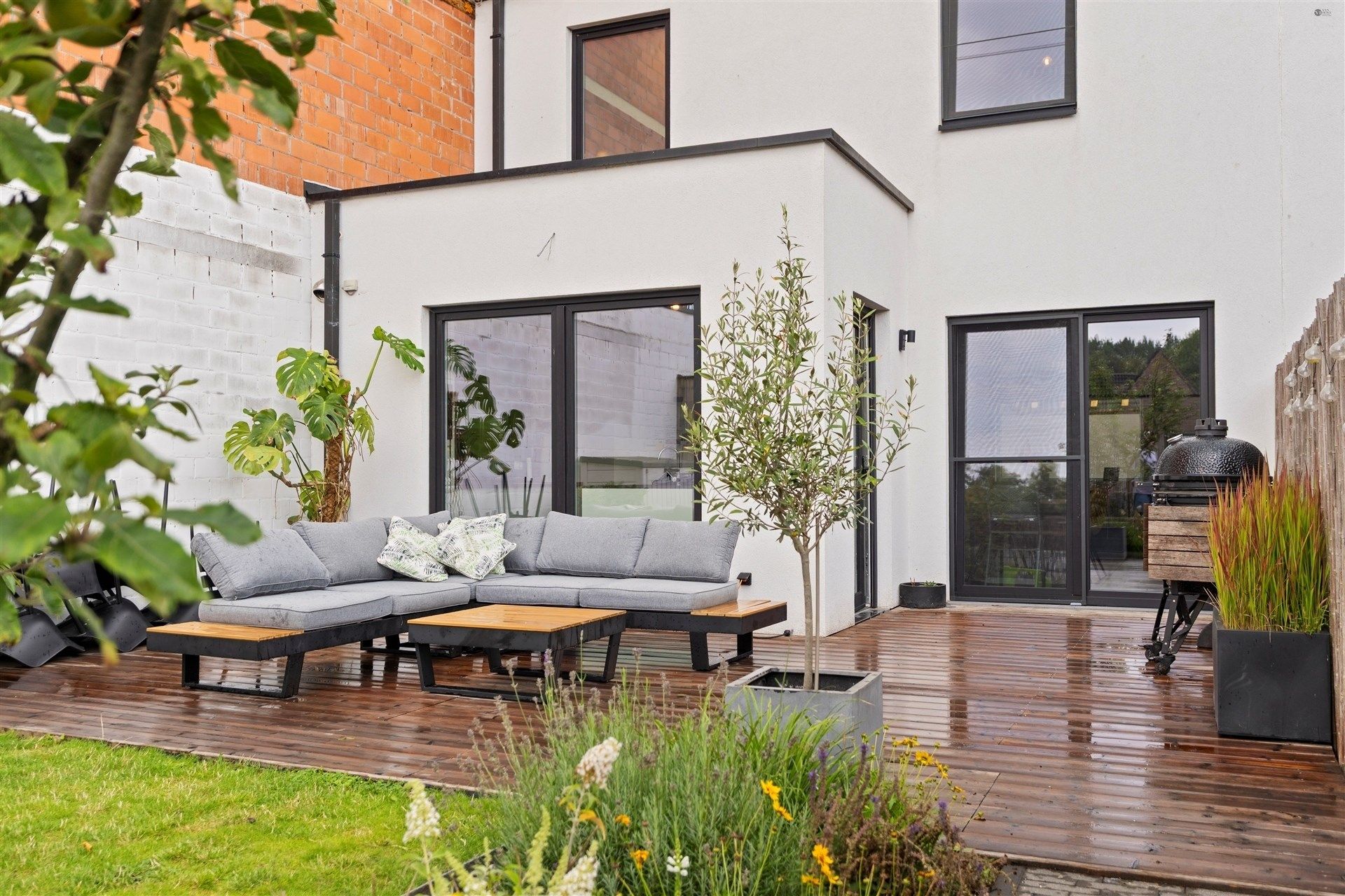 Recente woning, 5 slaapkamers, met garage en staanplaats. foto 17