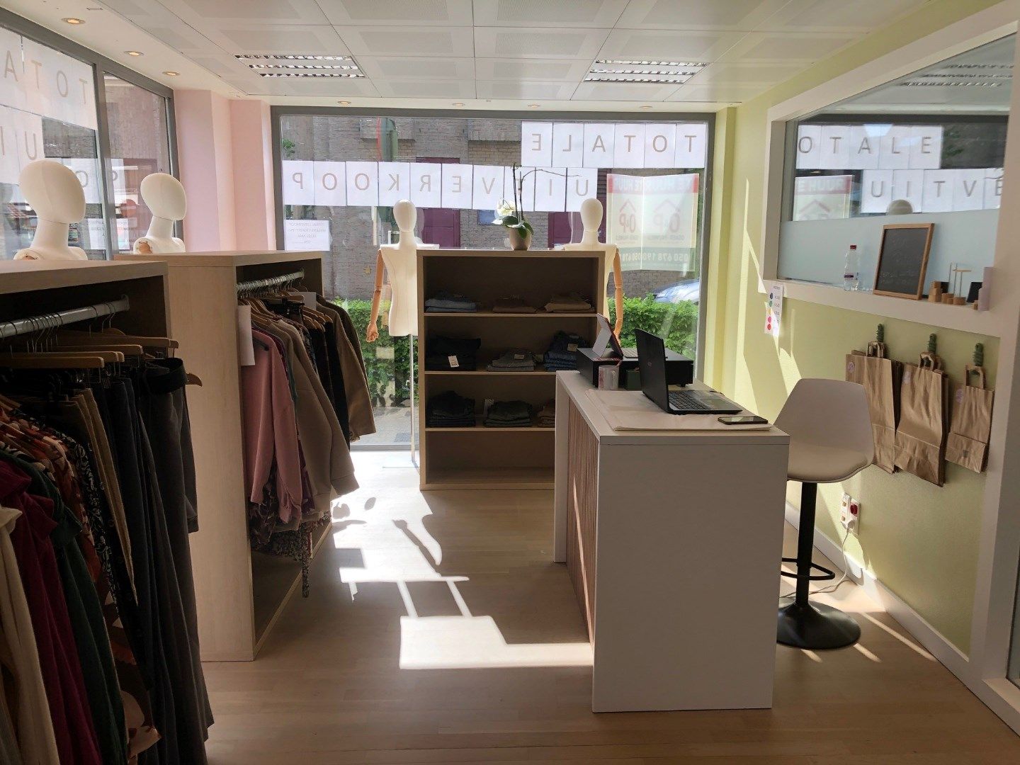 Instapklaar kantoor/winkelruimte, 75 m², Torhout foto 4