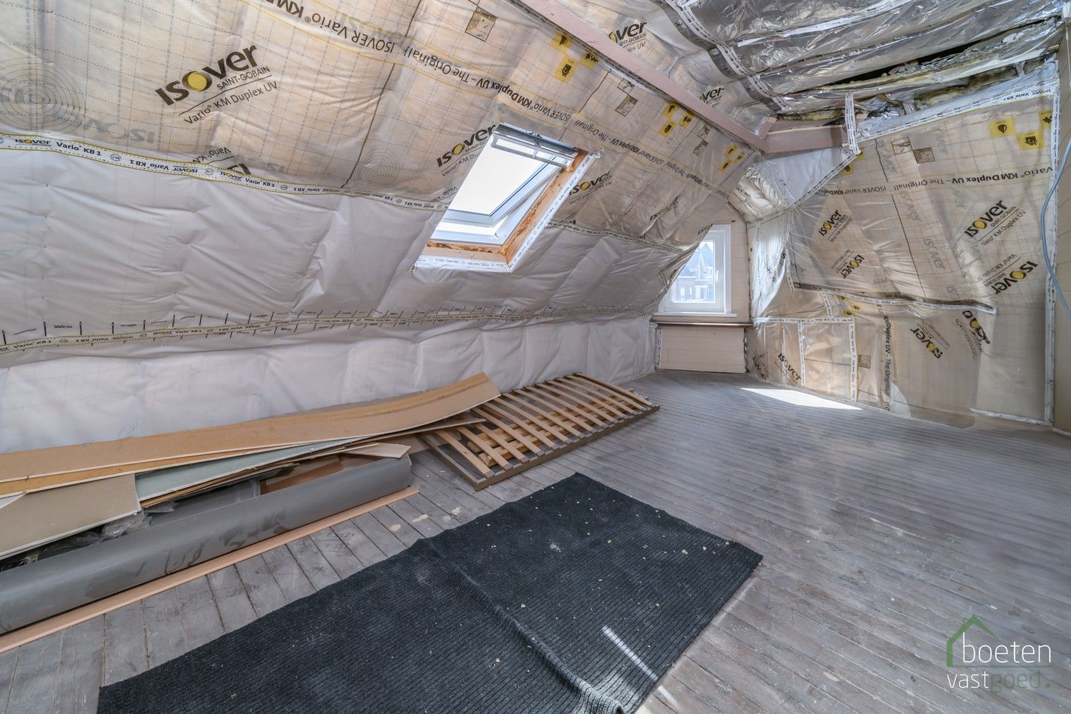 VEURNE: Goed gelegen hoekwoning, bestaande uit een gerenoveerde (handels)ruimte met eveneens (grotendeels) gerenoveerd woongedeelte. foto 16