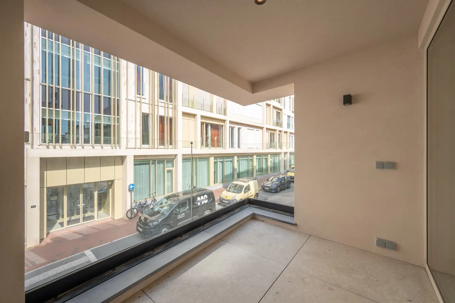Volledig vernieuwde opbrengsteigendom met drie appartementen en verhuurd handelsgelijkvloers foto 9