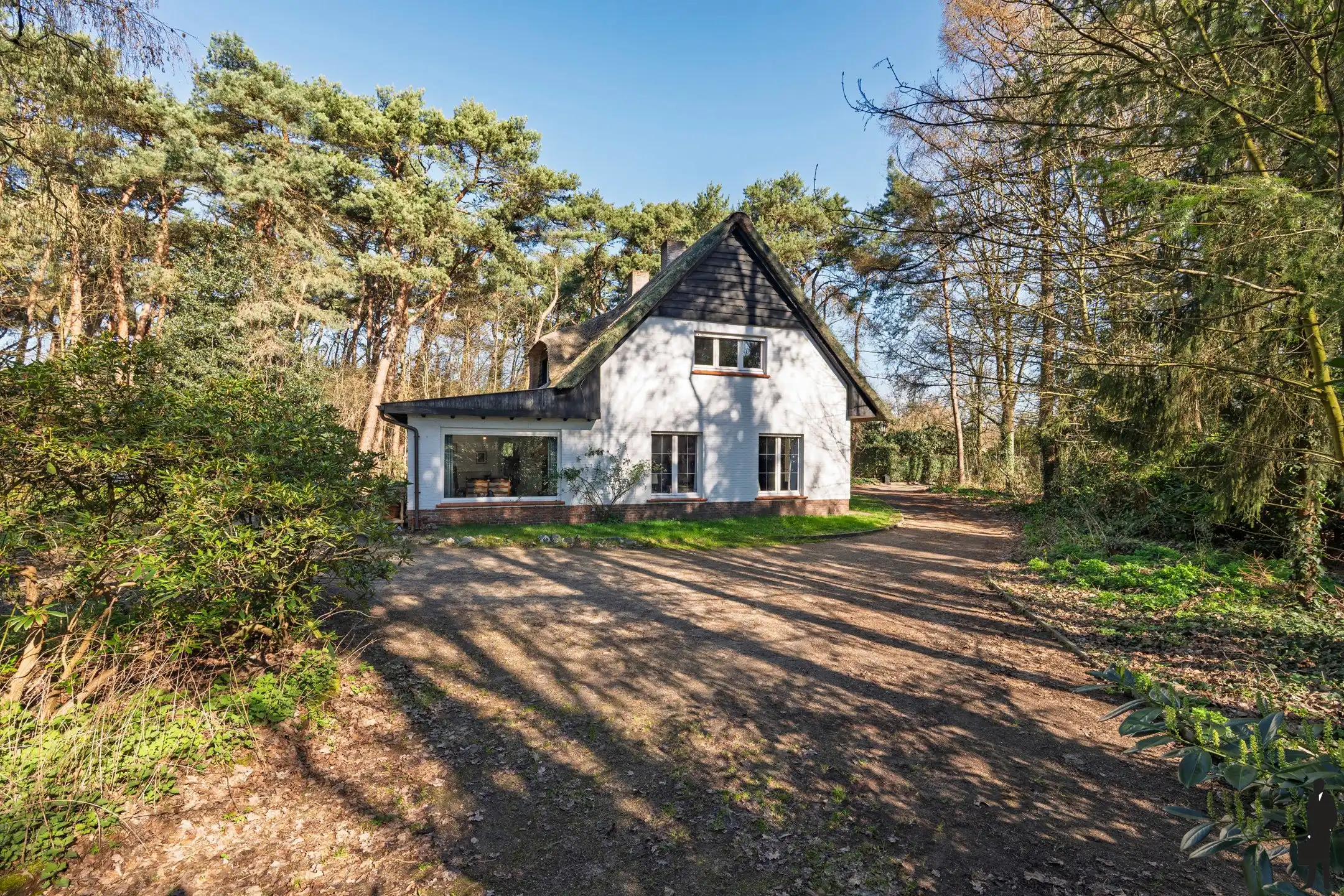 Uitzonderlijk gelegen villa in groen op grond van ca 1.730m² foto 22