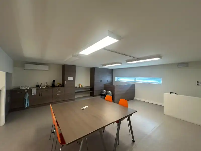 Instapklare winkelruimte op commerciële locatie hartje Gent foto 8