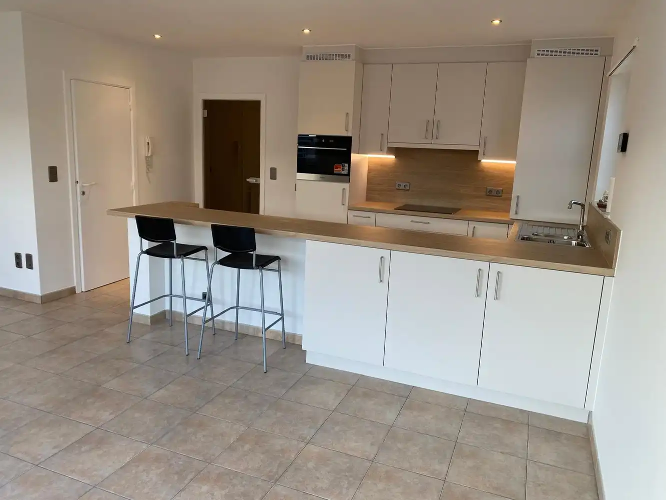 Instapklaar appartement 2de verdieping met lift. foto 9