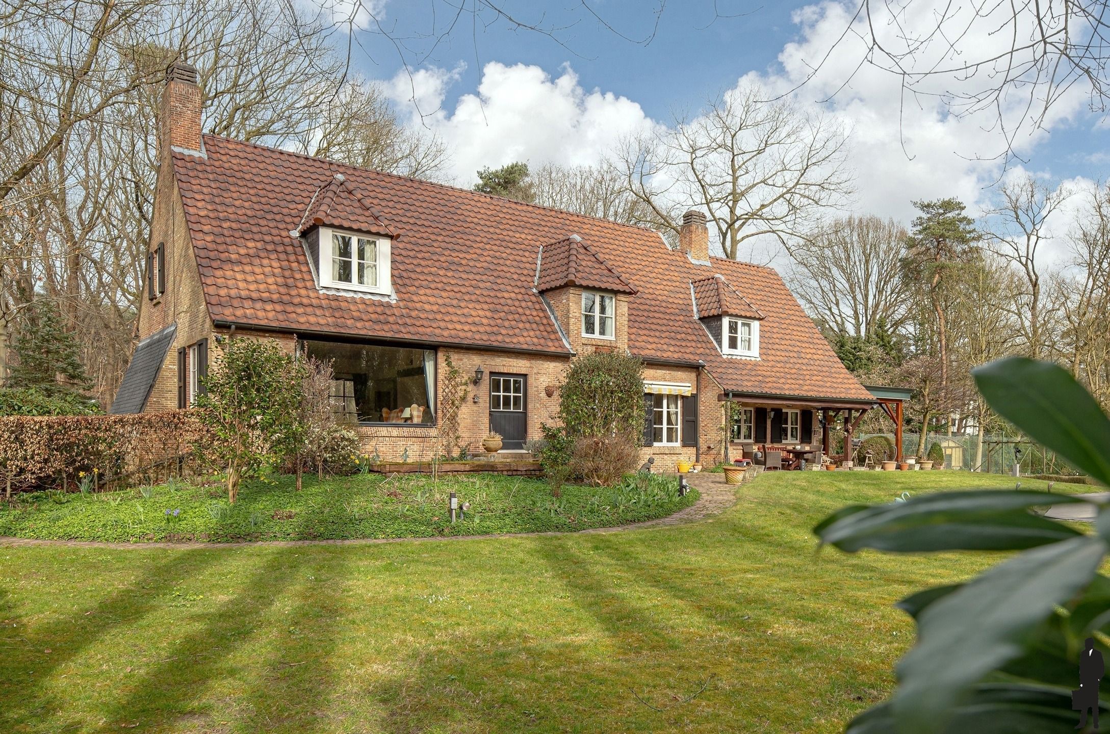 Op absolute toplocatie gelegen villa! foto {{pictureIndex}}