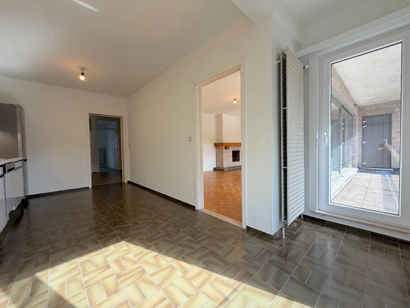 Lichtrijk 3-slaapkamerappartement met garage foto 7