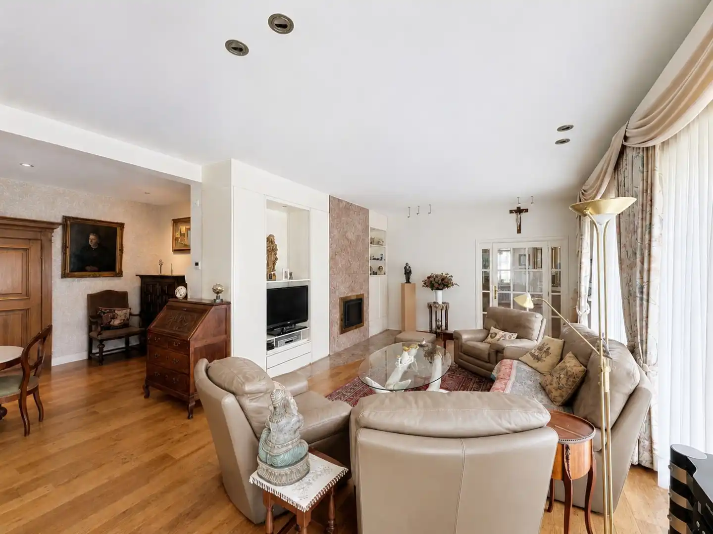 Karaktervolle villa in residentiële villa-wijk Simli foto 4