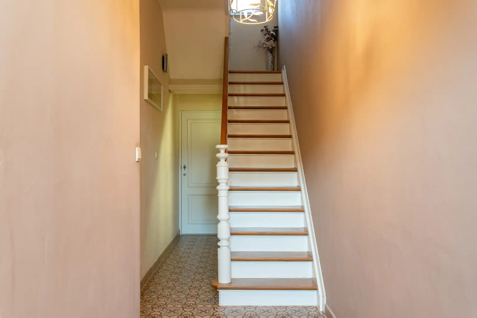 Instapklare woning met 3 slpk, oprit en tuin te Halle foto 2