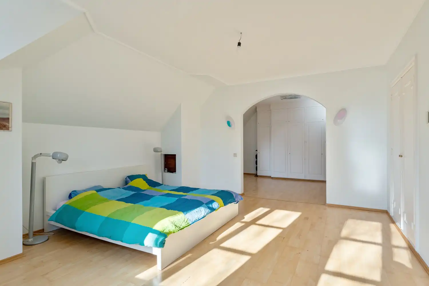 Residentieel gelegen villa met 4-5 ruime slaapkamers/bureau , 2 badkamers, 2 garages en een tuin op een perceel van 11a 71ca te Winksele gemeente Herent. foto 17