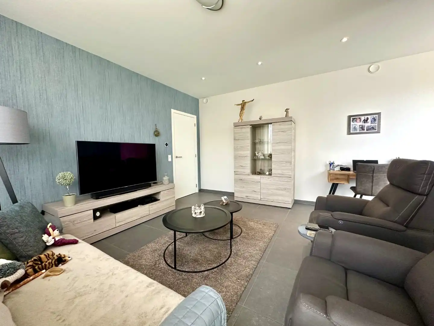 Zeer ruim appartement op goede locatie nabij de Smedenpoort foto 2