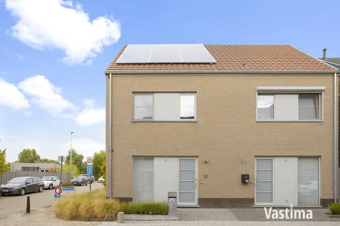 Rustig gelegen gezinswoning met 3 slaapkamers en carport foto 2
