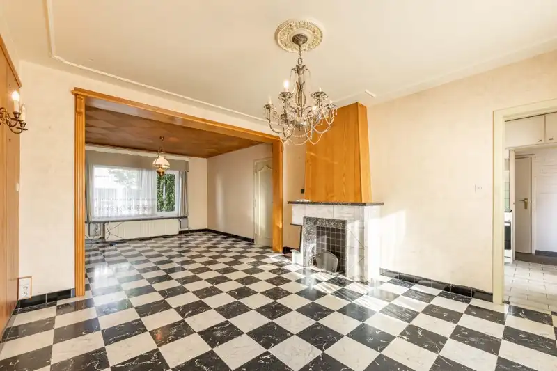 Kloeke te renoveren stadswoning met 4 slaapkamers, inpandige garage in centrum Kortrijk TE KOOP foto 7