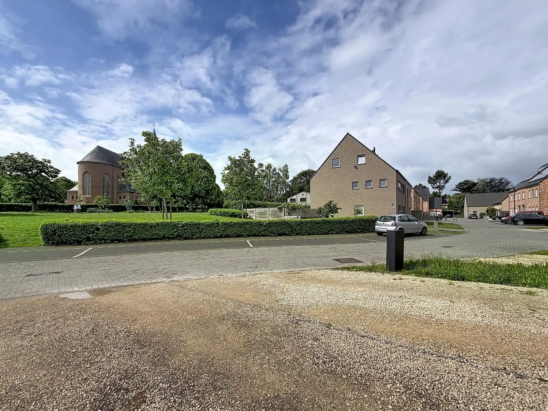 Gezellige woning met 2 grote slaapkamers, tuin en carport foto 28