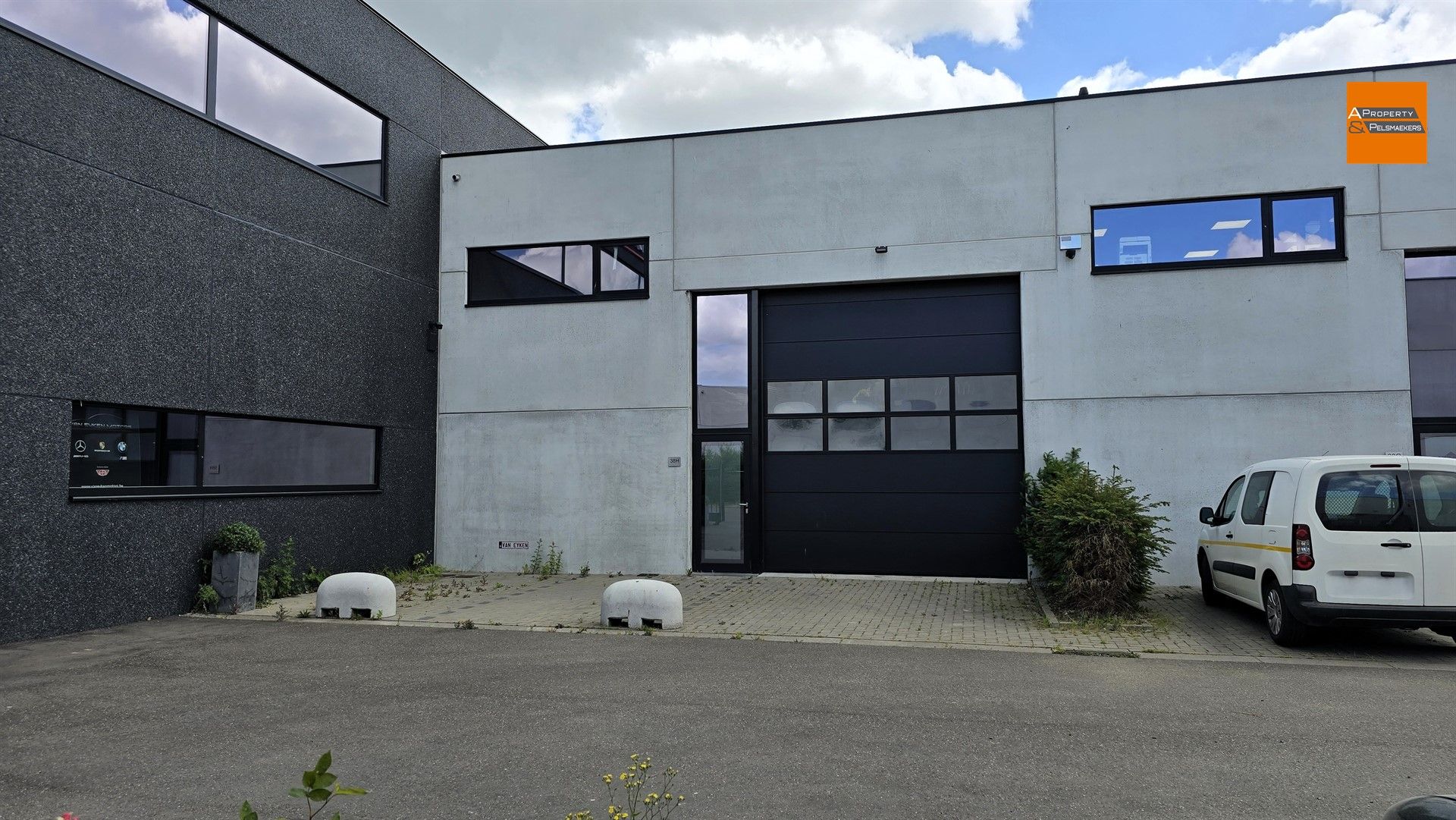 Uniek bedrijfspand met showroom en KMO-units op toplocatie aan het kanaal in Leuven foto 11