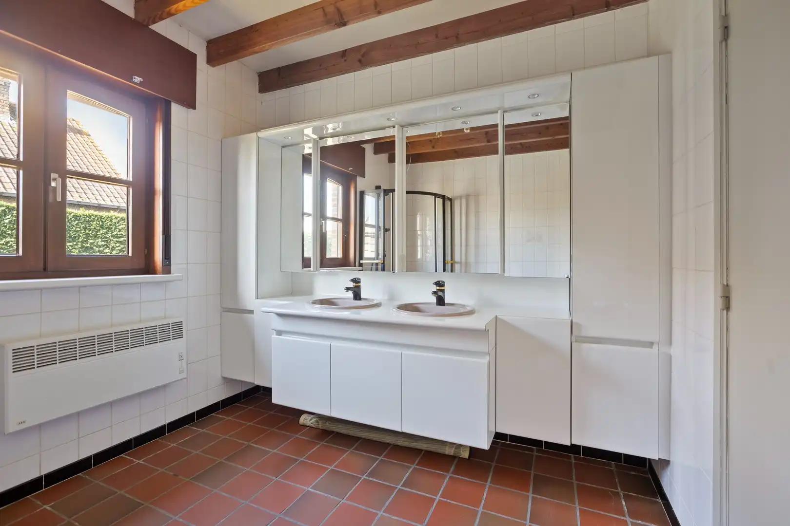 Alleenstaande woning in een doodlopende straat in een residentiële wijk! foto 15