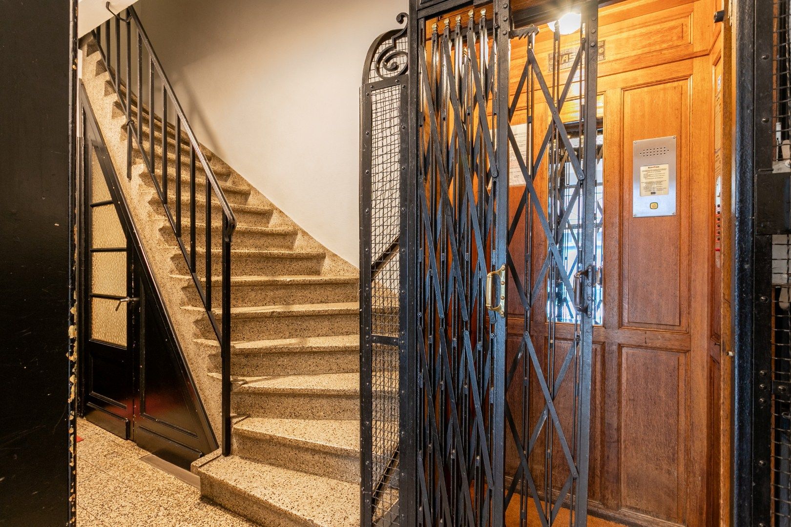 Karaktervol appartement met 2-3 slpk nabij het Brugmannplein. foto 28