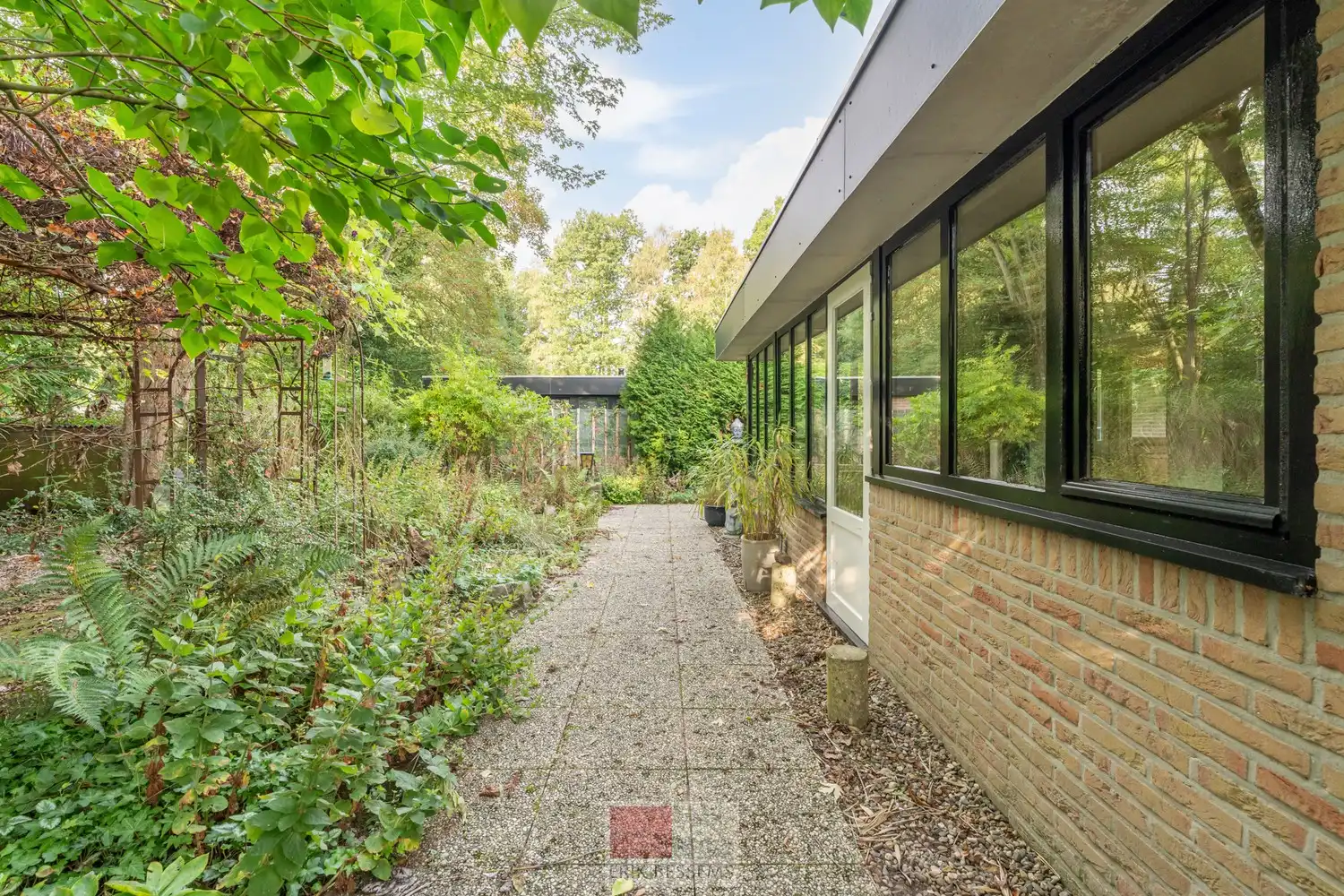 Op te frissen bungalow, gelegen op het vakantiepark Sunclass Sonnevijver. foto 13