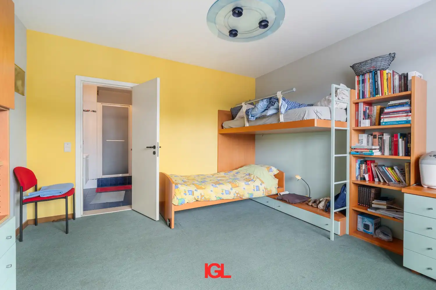 Ruim en goed onderhouden appartement met 3 slaapkamers, 2 badkamers en terras foto 9