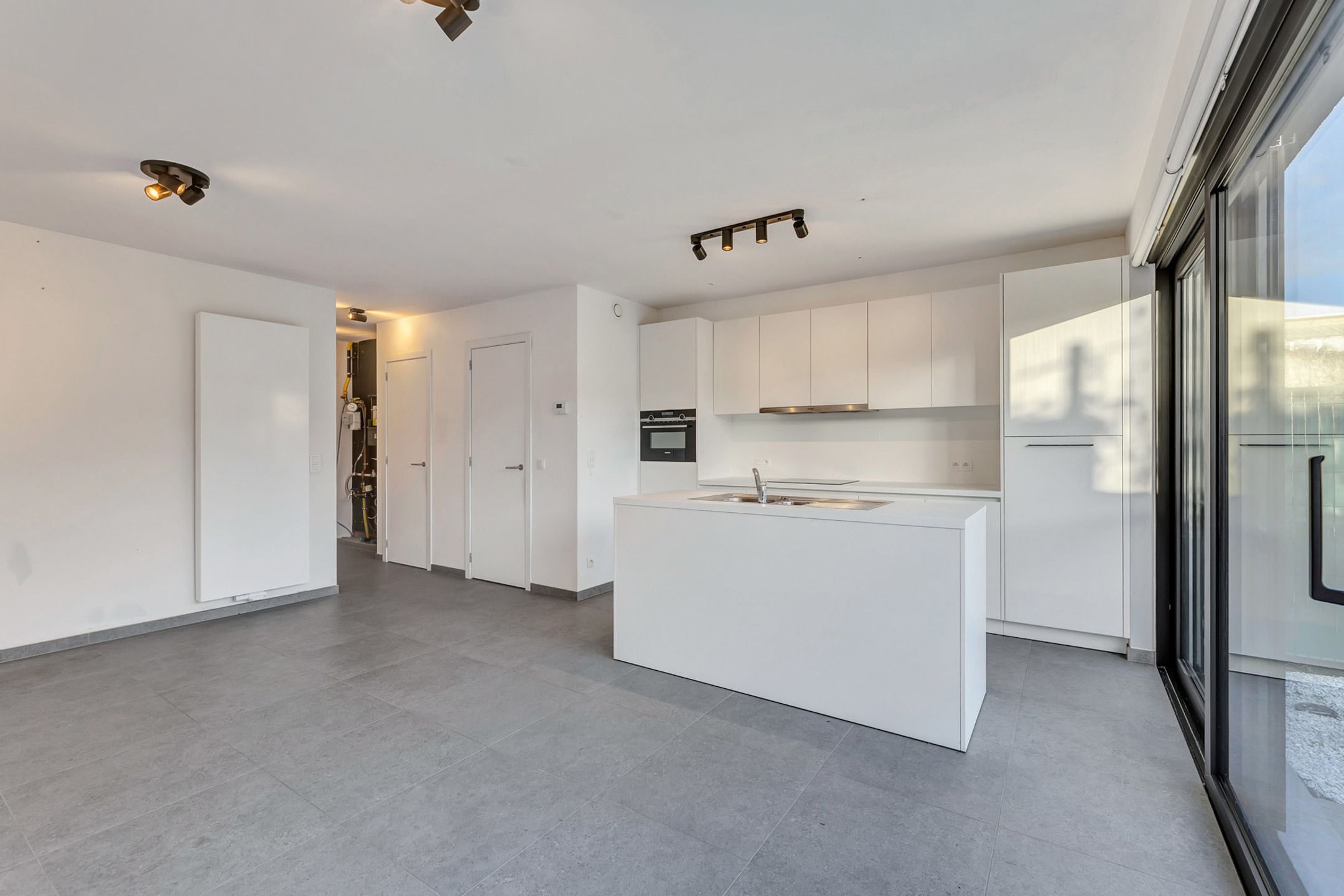 Nieuwbouwwoning met garage op rustige ligging foto 2