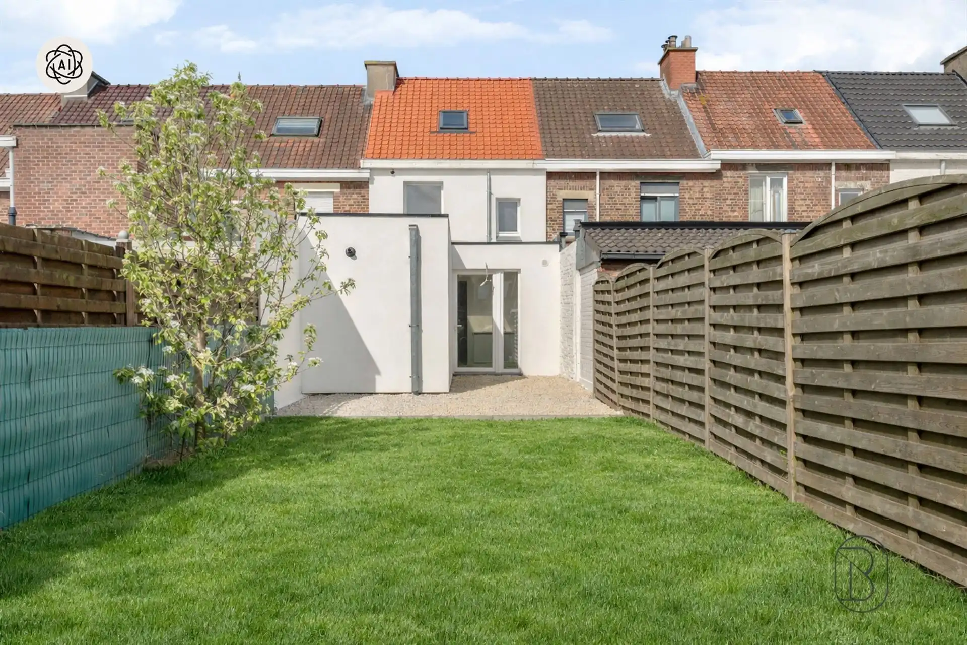 Goedgelegen gerenoveerde woning met tuin en 3 slaapkamers! foto 4