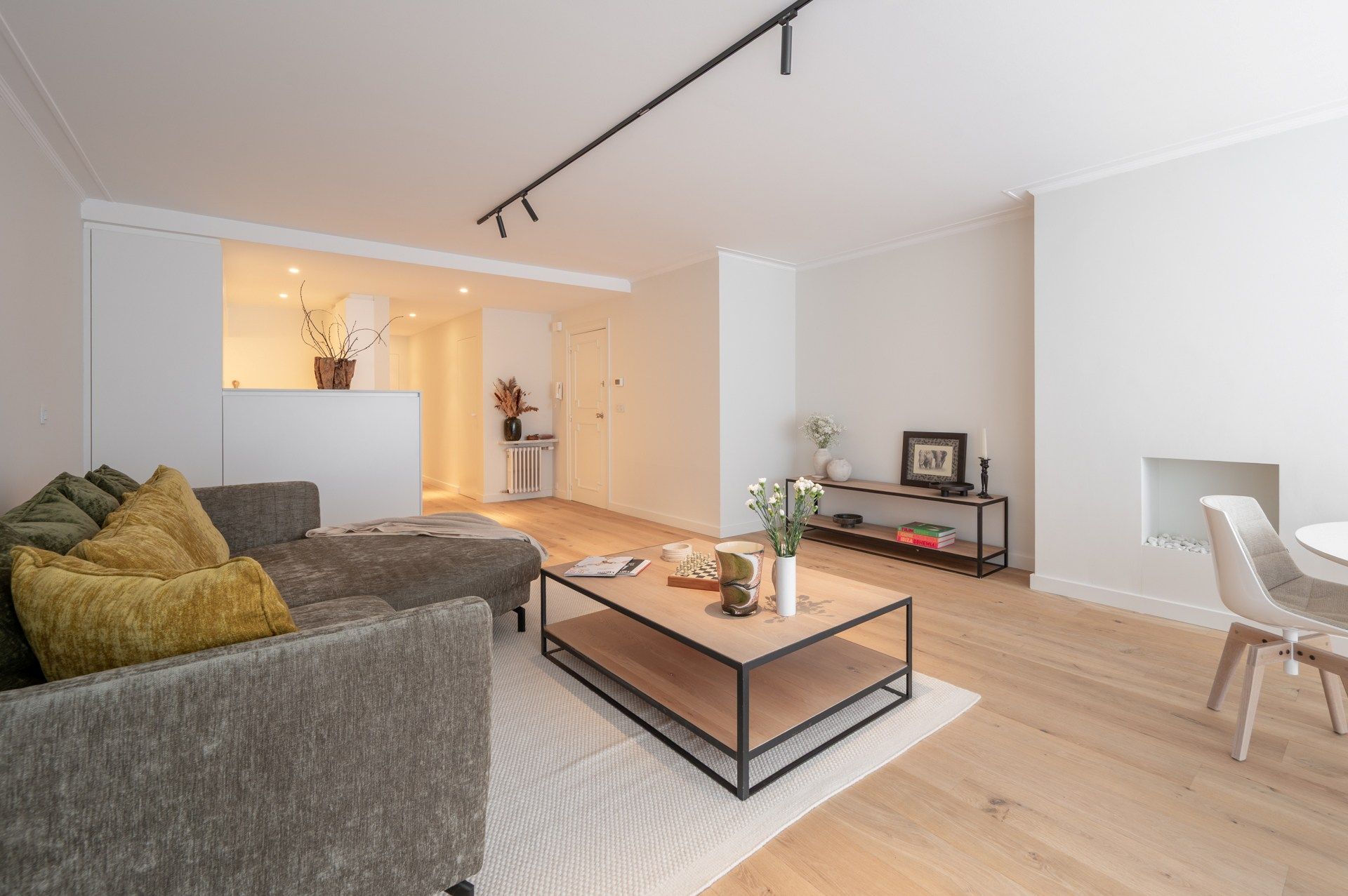 Stijlvol en volledig gerenoveerd appartement op wandelafstand van zee en het commerciële centrum. foto {{pictureIndex}}